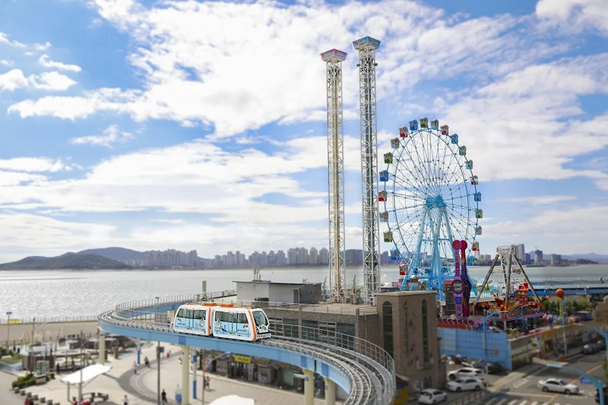 Wolmido, Incheon Wolmi Sea Train monorail running along the waterfront at Wolmido, Incheon, with a Ferris wheel and amusement rides in the background